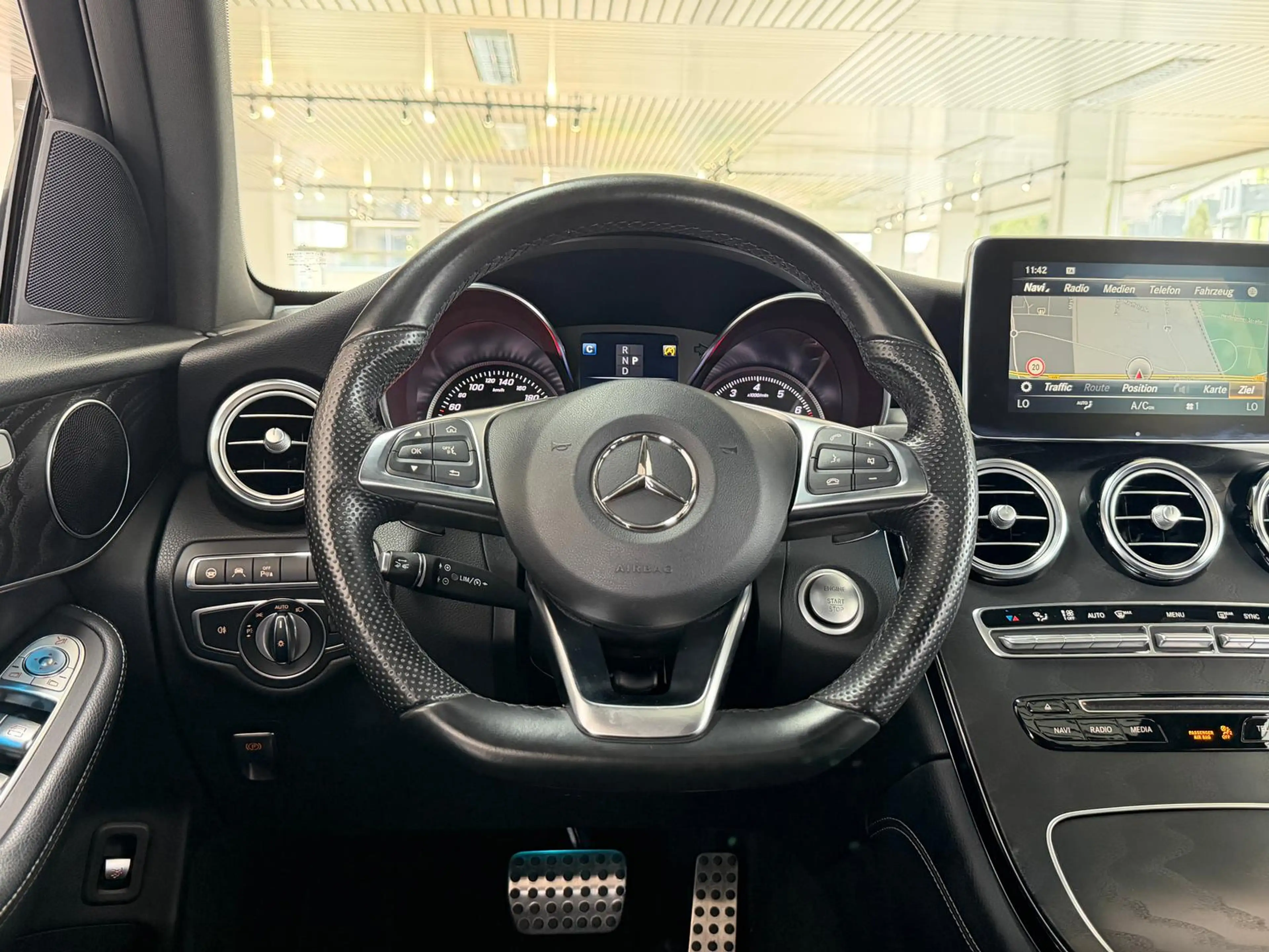 Mercedes-Benz GLC 250 Coupe 4MATIC*3x AMG SPORT*PANO*DISTR*KAM — photo 9
