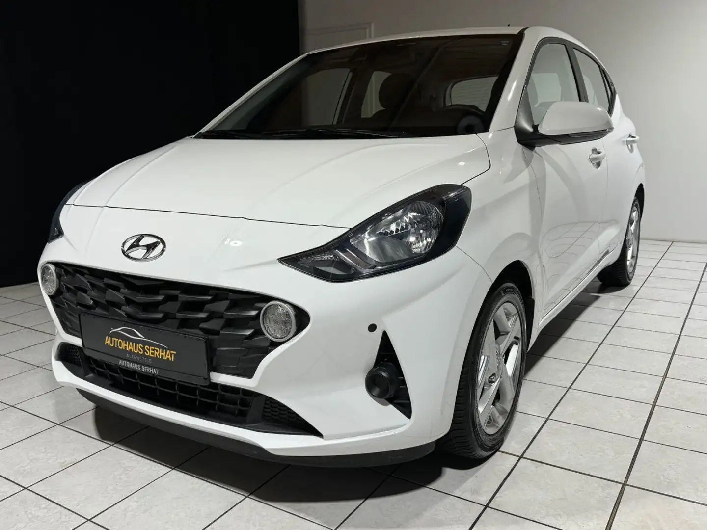 Hyundai i10 Trend Automatik *CARPLAY*KAMERA*NAVI*PDC* Blanc - 1