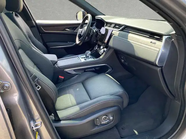 Jaguar F-Pace view 3