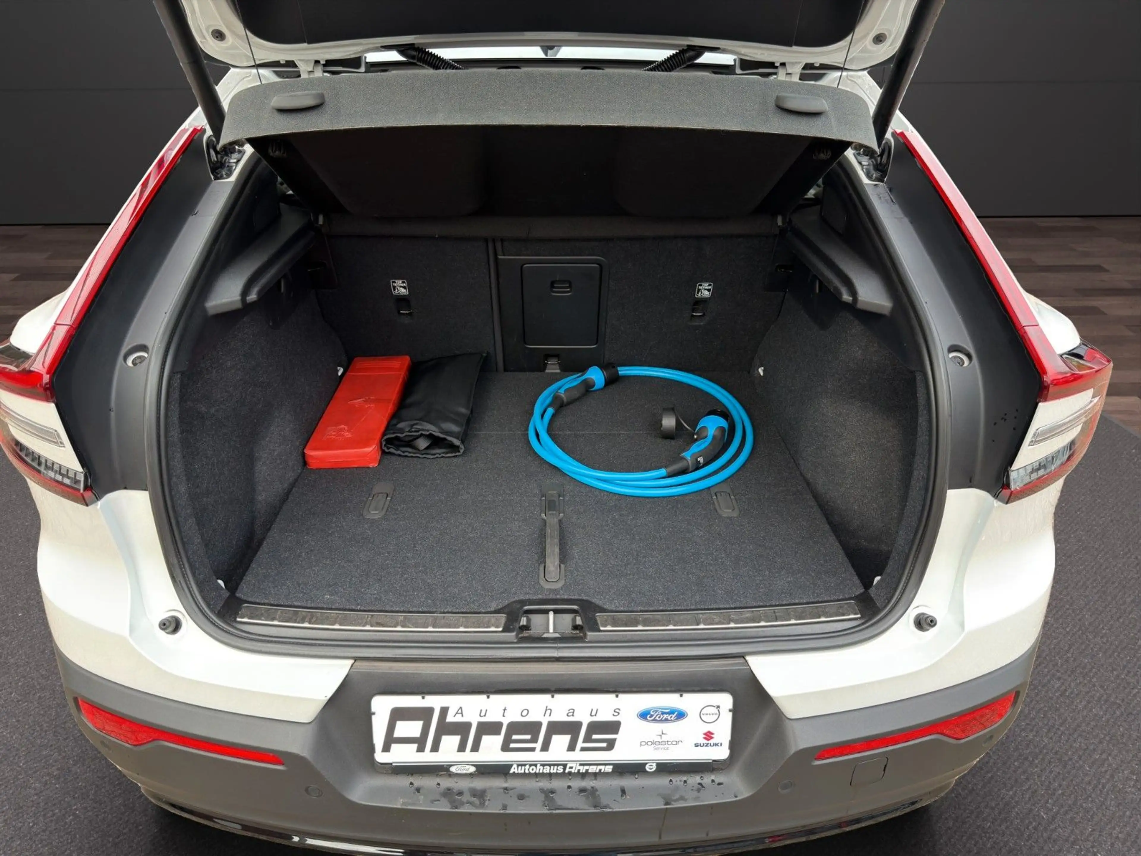 Volvo C40 Plus Recharge Pure Electric 2WD — photo 14