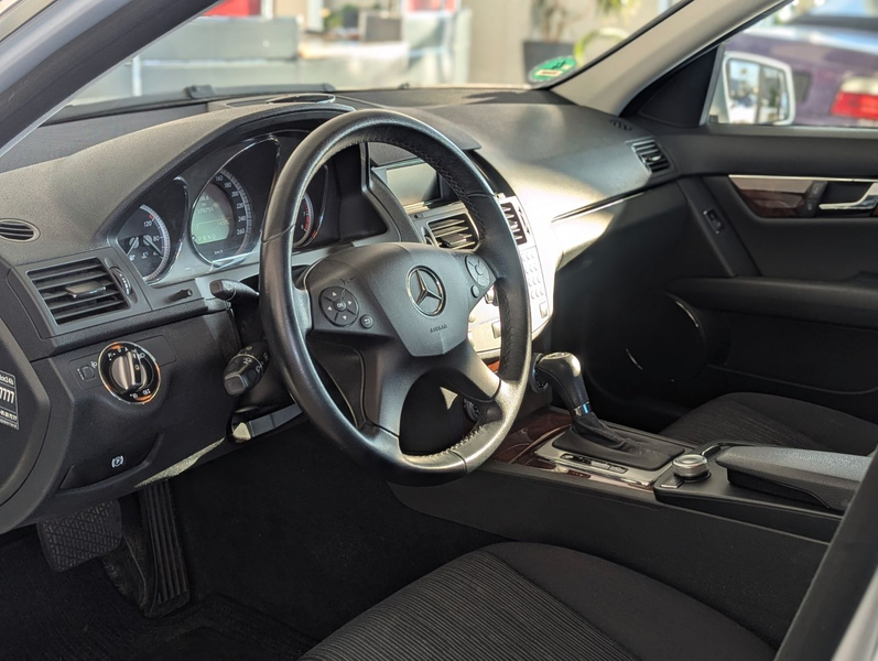 Mercedes-Benz C 180 CGI Limo Elegance Aut. /SHZ /PDC — photo 11