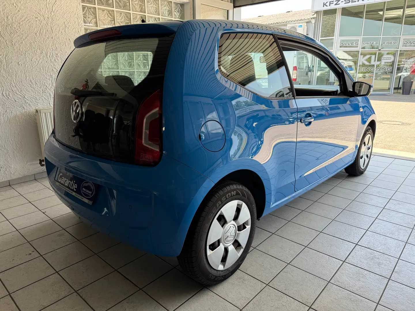 Volkswagen up! 1.0 *MOVE UP PLUS!* Bleu - 2