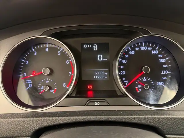 Volkswagen Golf view 4