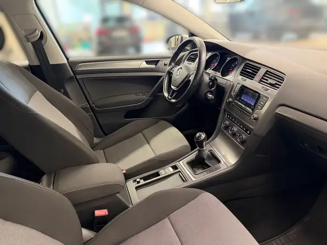 Volkswagen Golf view 11
