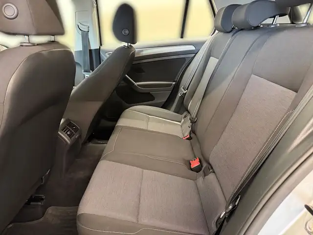 Volkswagen Golf view 6