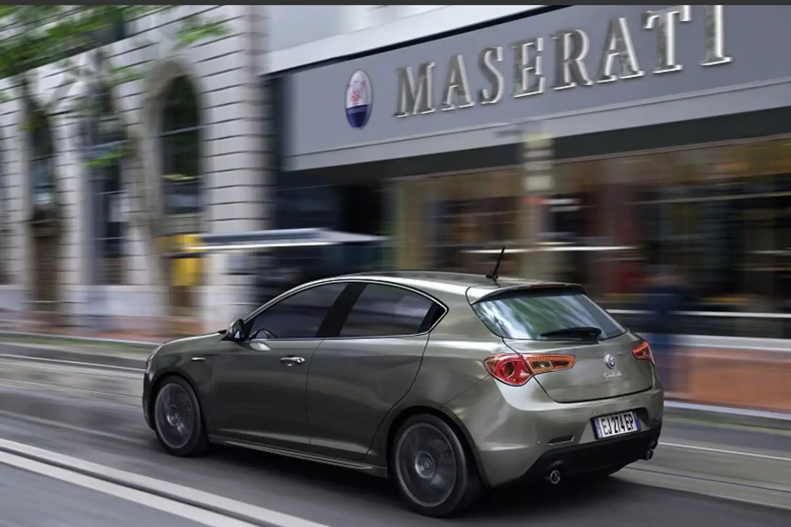 Alfa Romeo Giulietta 1.7 TBi Quad. V. Šedá - 1