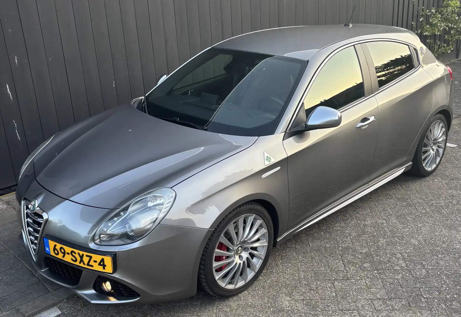 Alfa Romeo Giulietta 1.7 TBi Quad. V. Šedá - 2