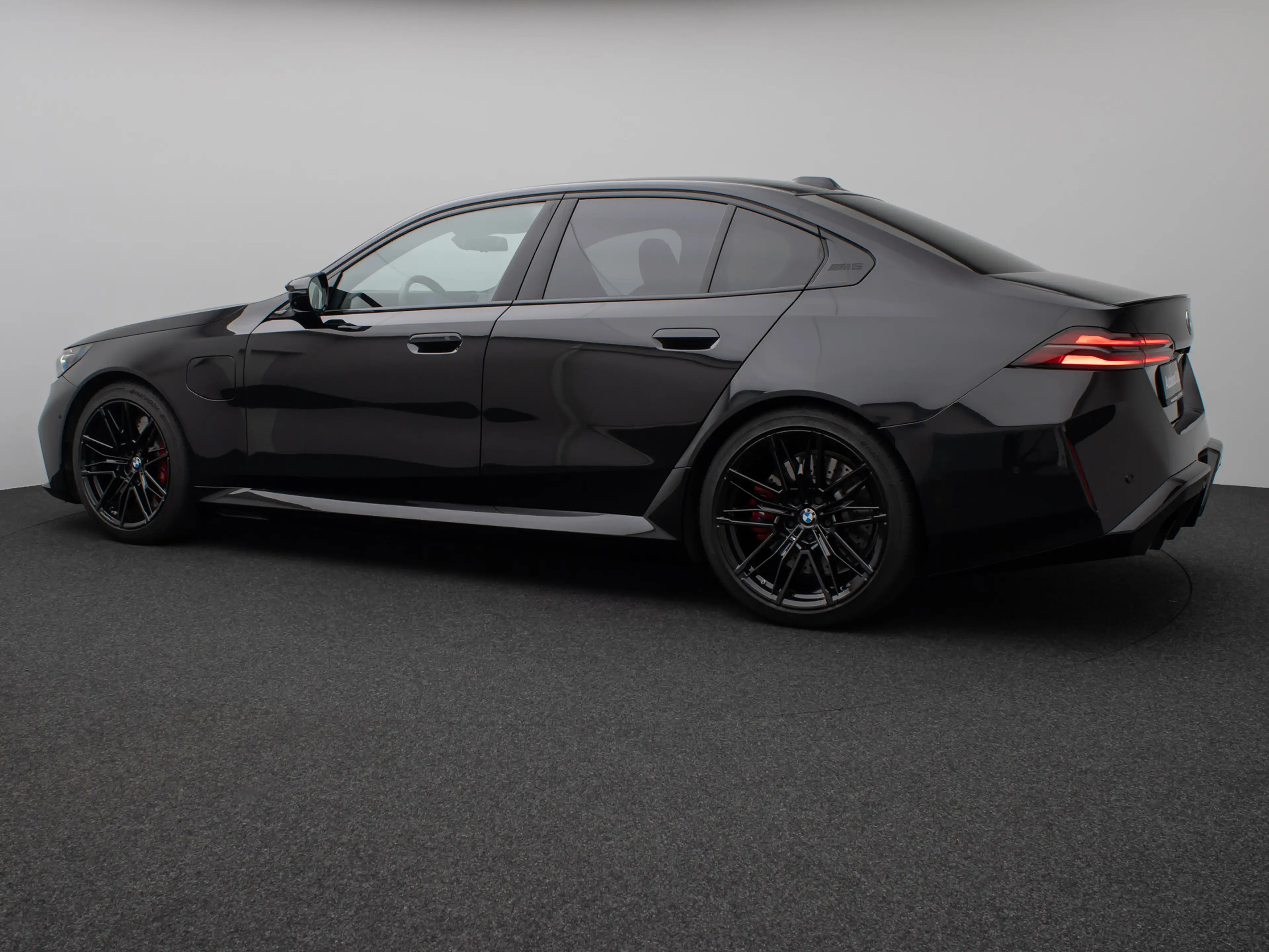 BMW M5 xD Panorama 360°B&W HUD M-Driversp. Komfort — photo 6