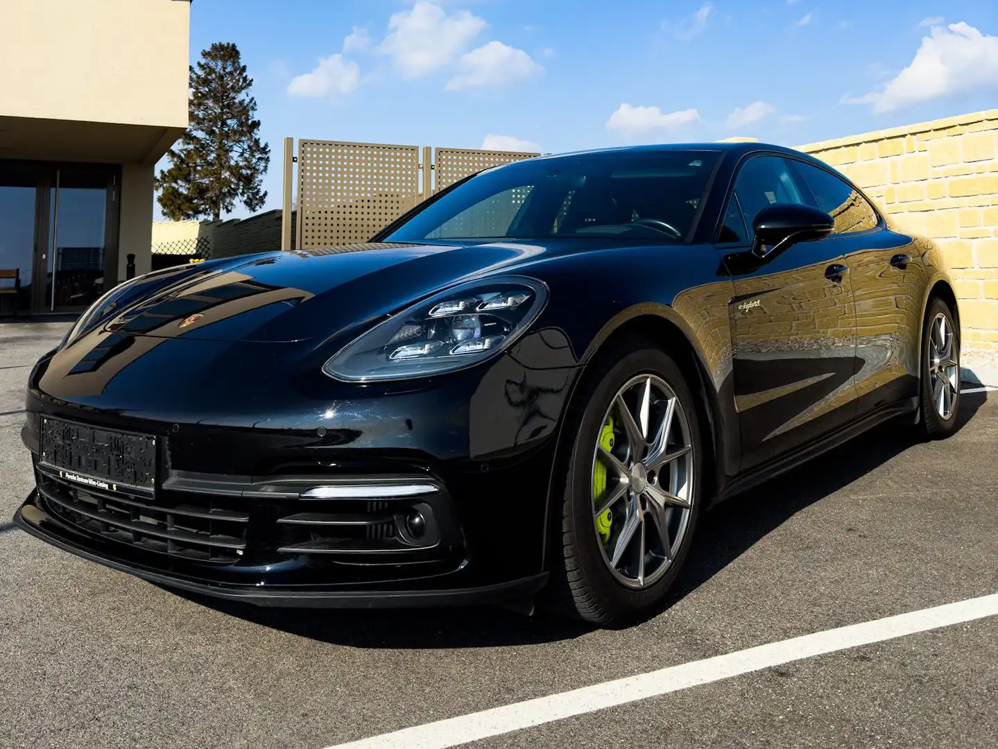 Porsche Panamera 4 E-Hybrid inkl Porsche Approved 2 Jahre Schwarz - 1