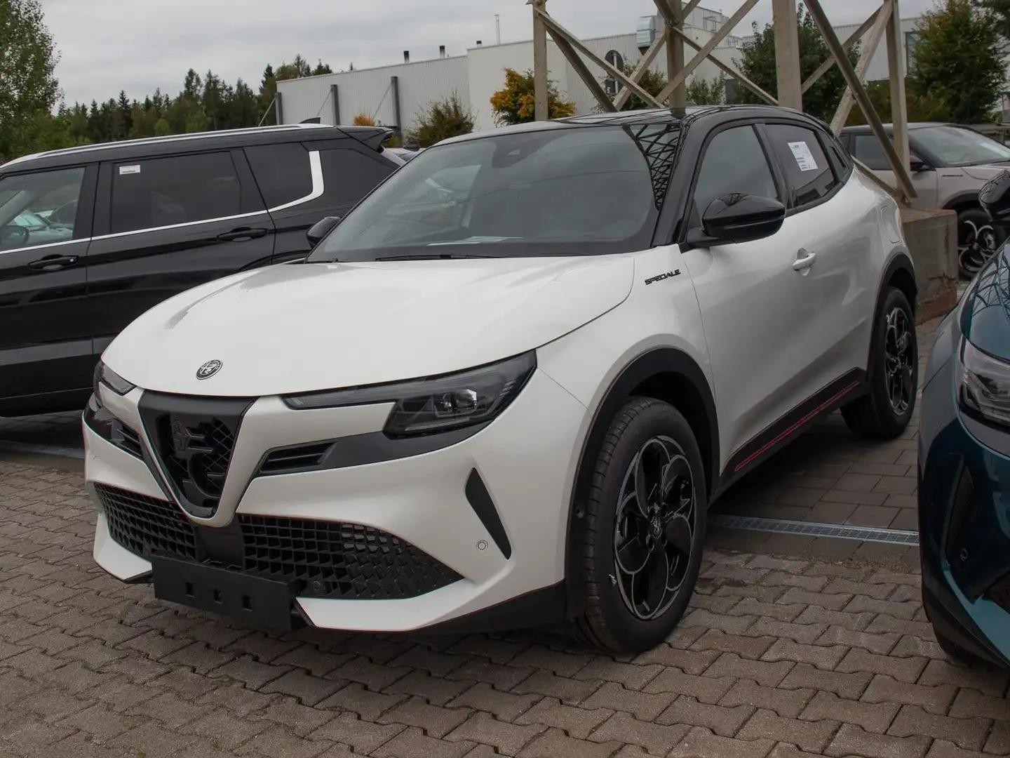 Alfa Romeo Junior Junior 1.2 VGT Ibrida Speciale Weiß - 2