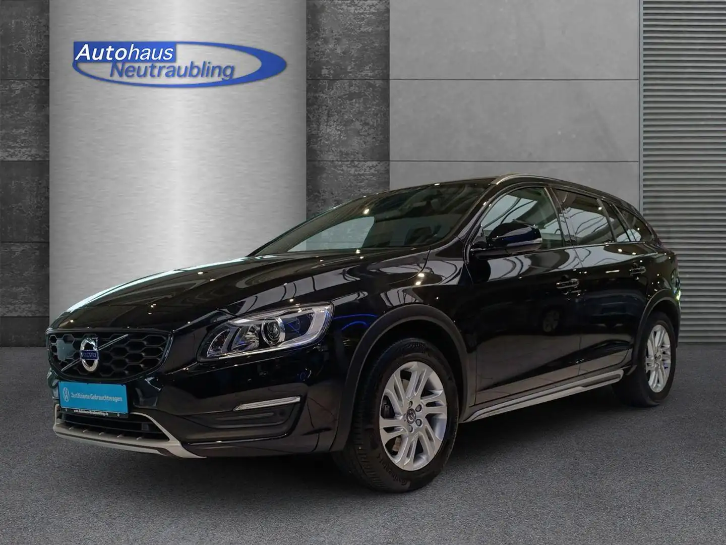 Volvo V60 Cross Country V 60 CROSS COUNRTY D4 AWD PLUS +NAVI+PDC+ Schwarz - 2