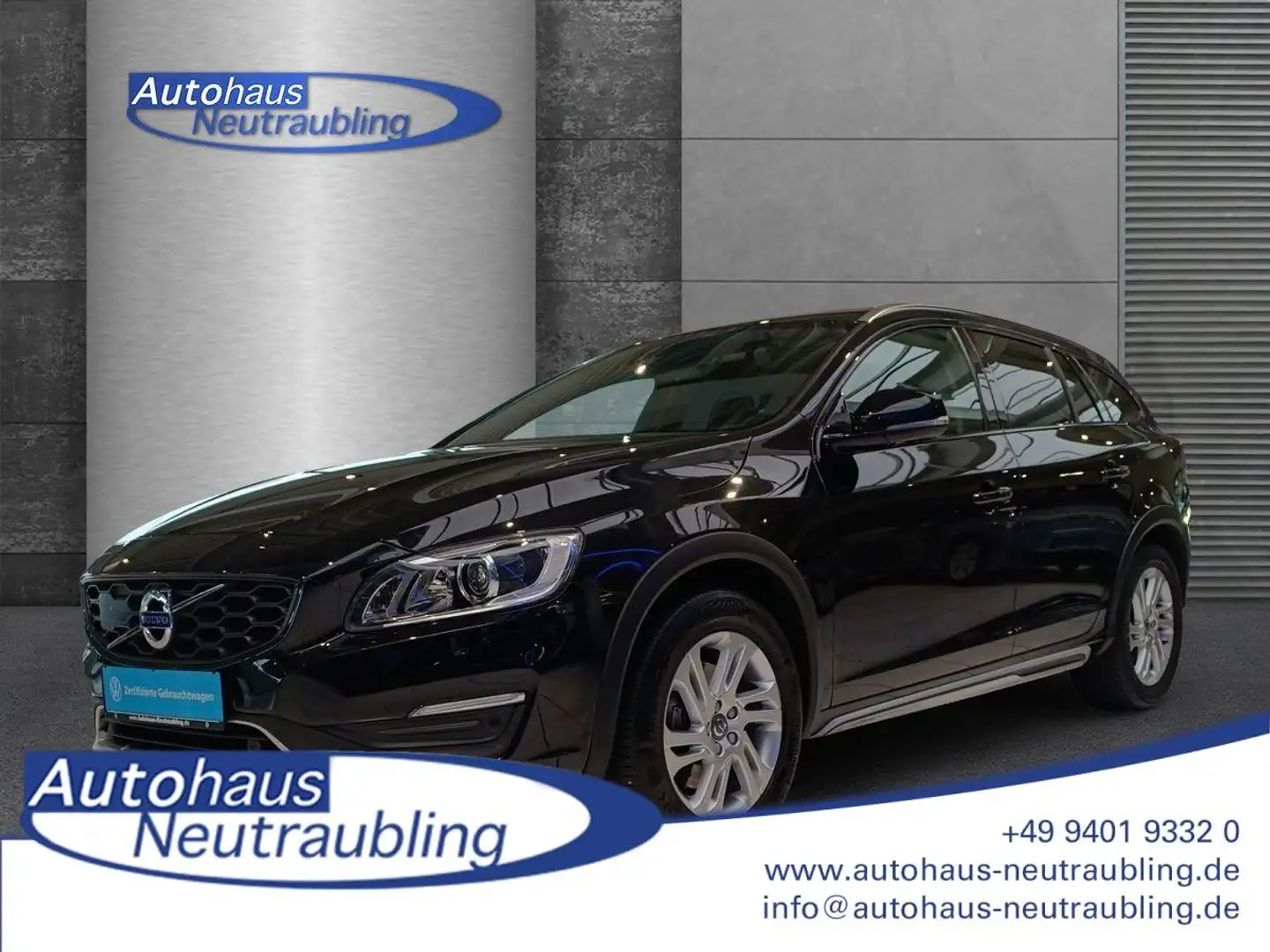 Volvo V60 Cross Country V 60 CROSS COUNRTY D4 AWD PLUS +NAVI+PDC+ Schwarz - 1