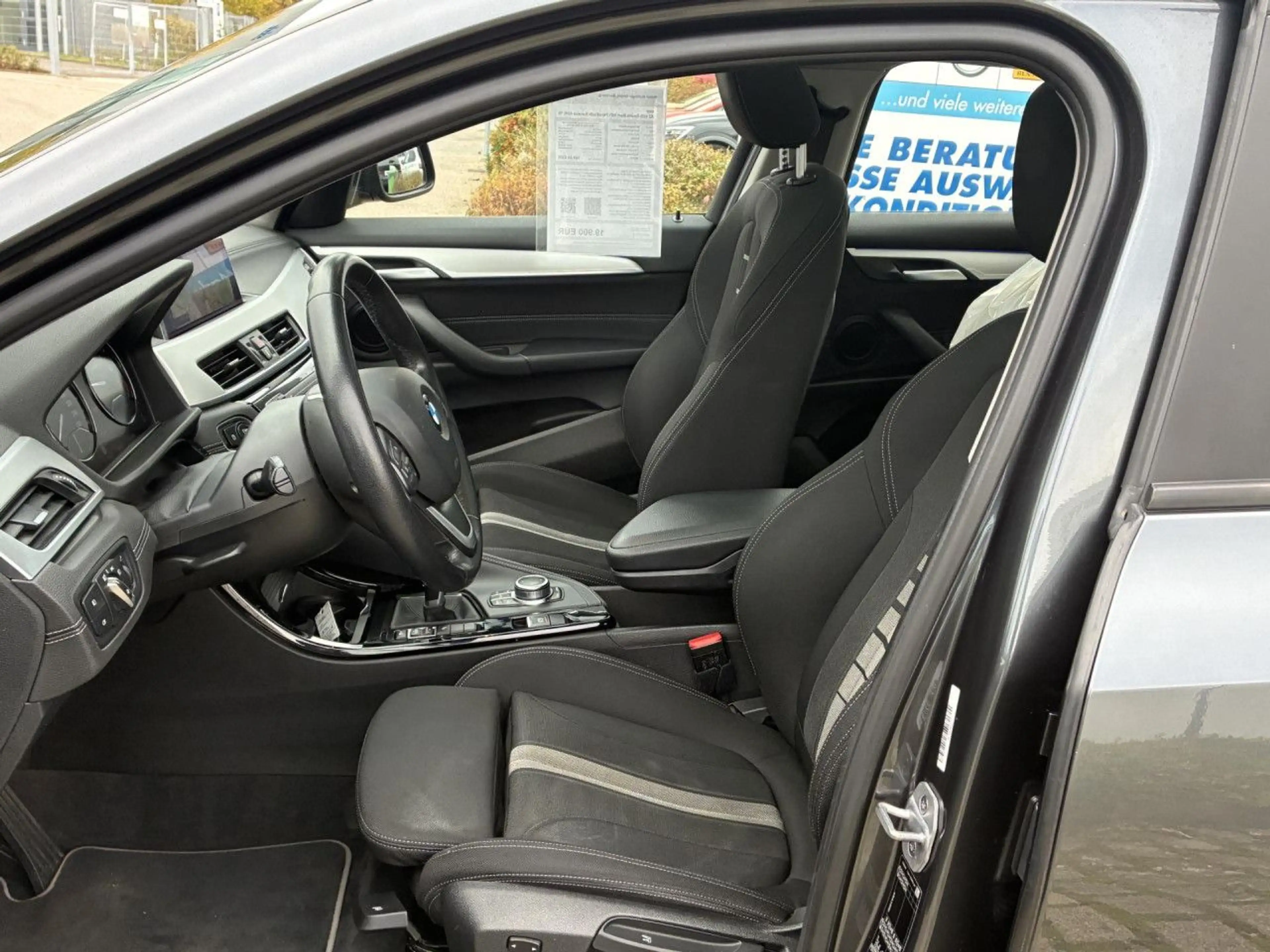BMW X2 s20i Sports.Navi HiFi PanoDach Kamera AHK 18" — photo 9