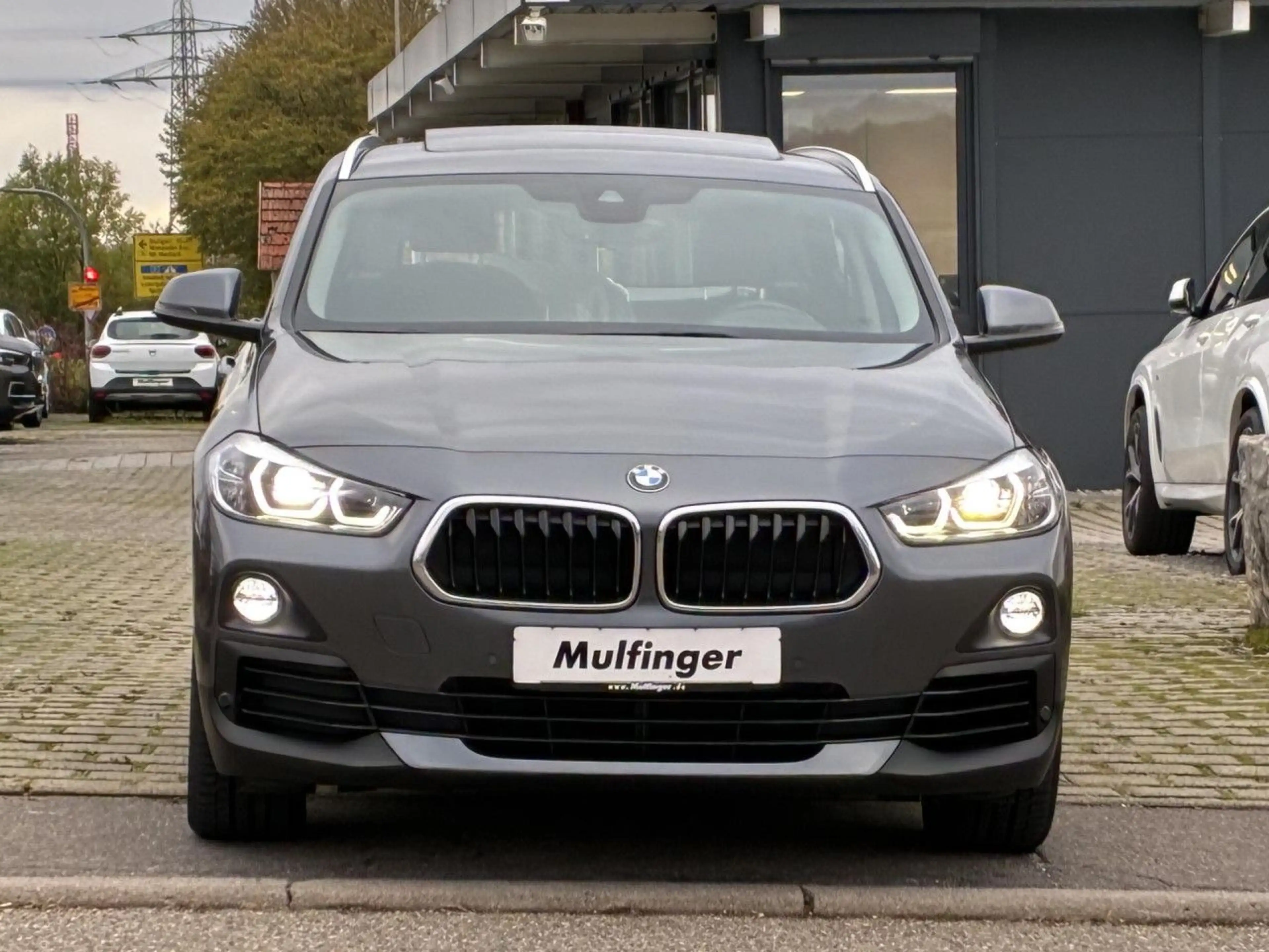 BMW X2 s20i Sports.Navi HiFi PanoDach Kamera AHK 18" — photo 3