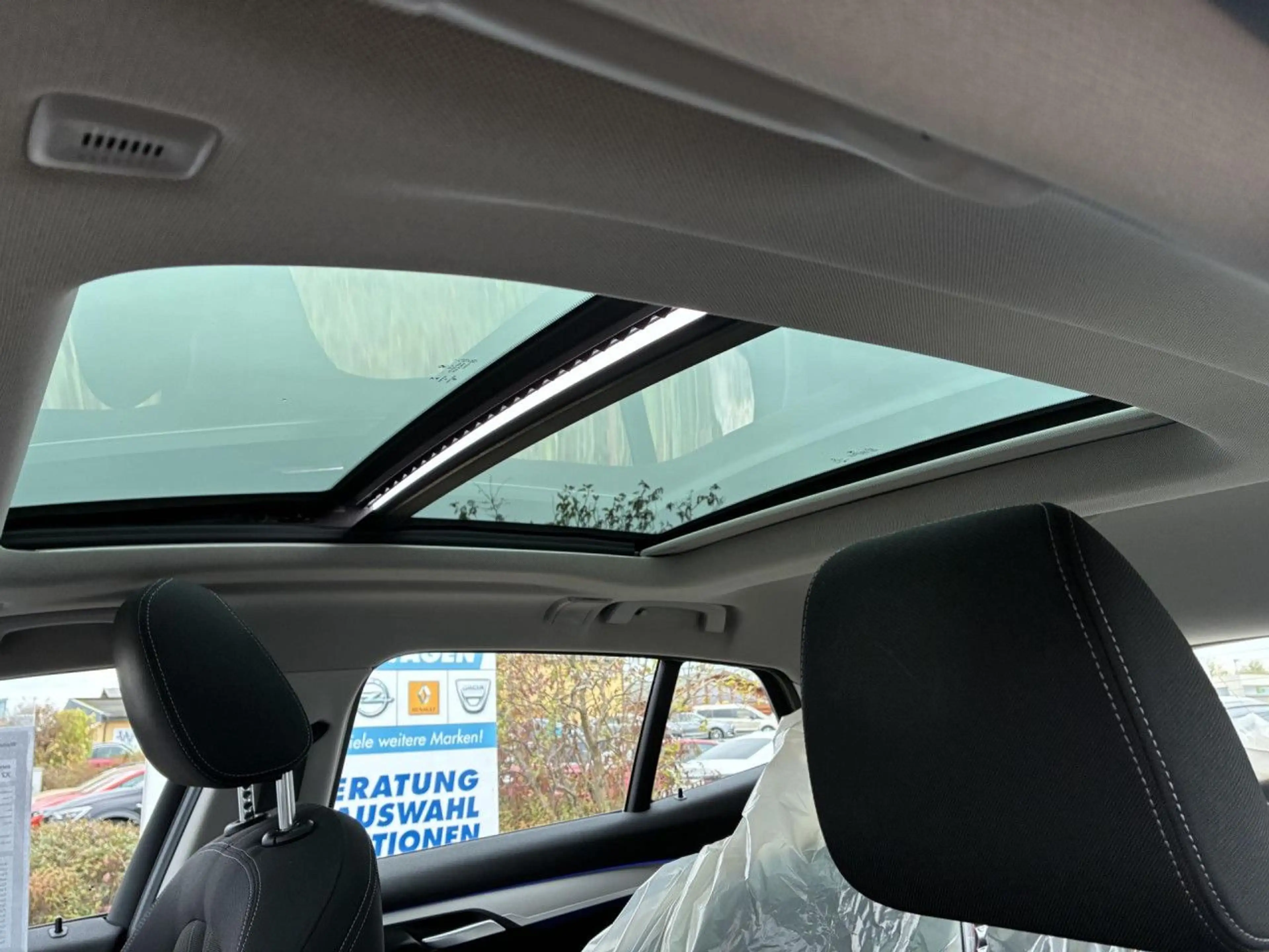 BMW X2 s20i Sports.Navi HiFi PanoDach Kamera AHK 18" — photo 15