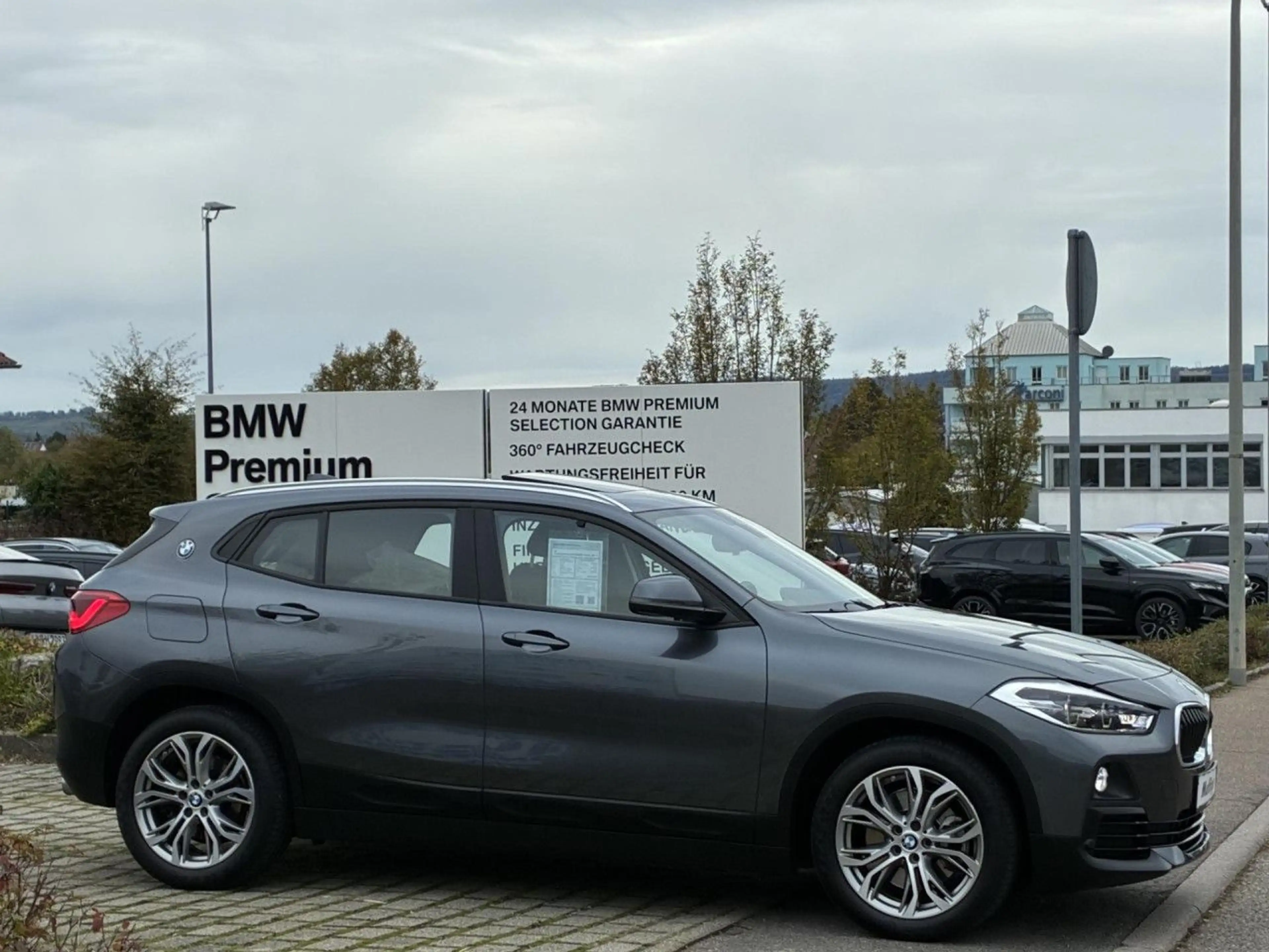 BMW X2 s20i Sports.Navi HiFi PanoDach Kamera AHK 18" — photo 4