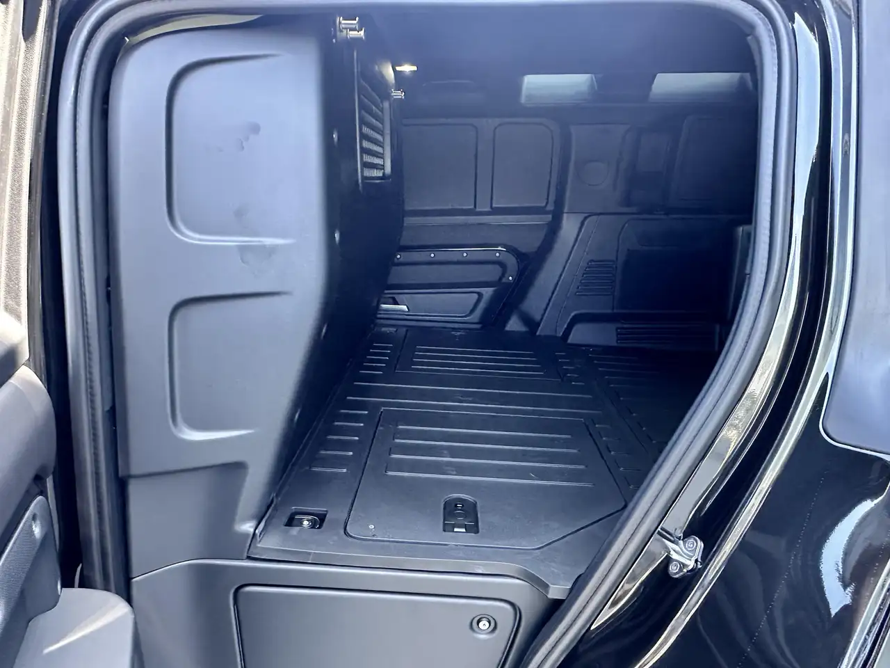 Land Rover Defender 110 D250 Hard Top 3z AirSusp lichte vracht Utilita — foto 6