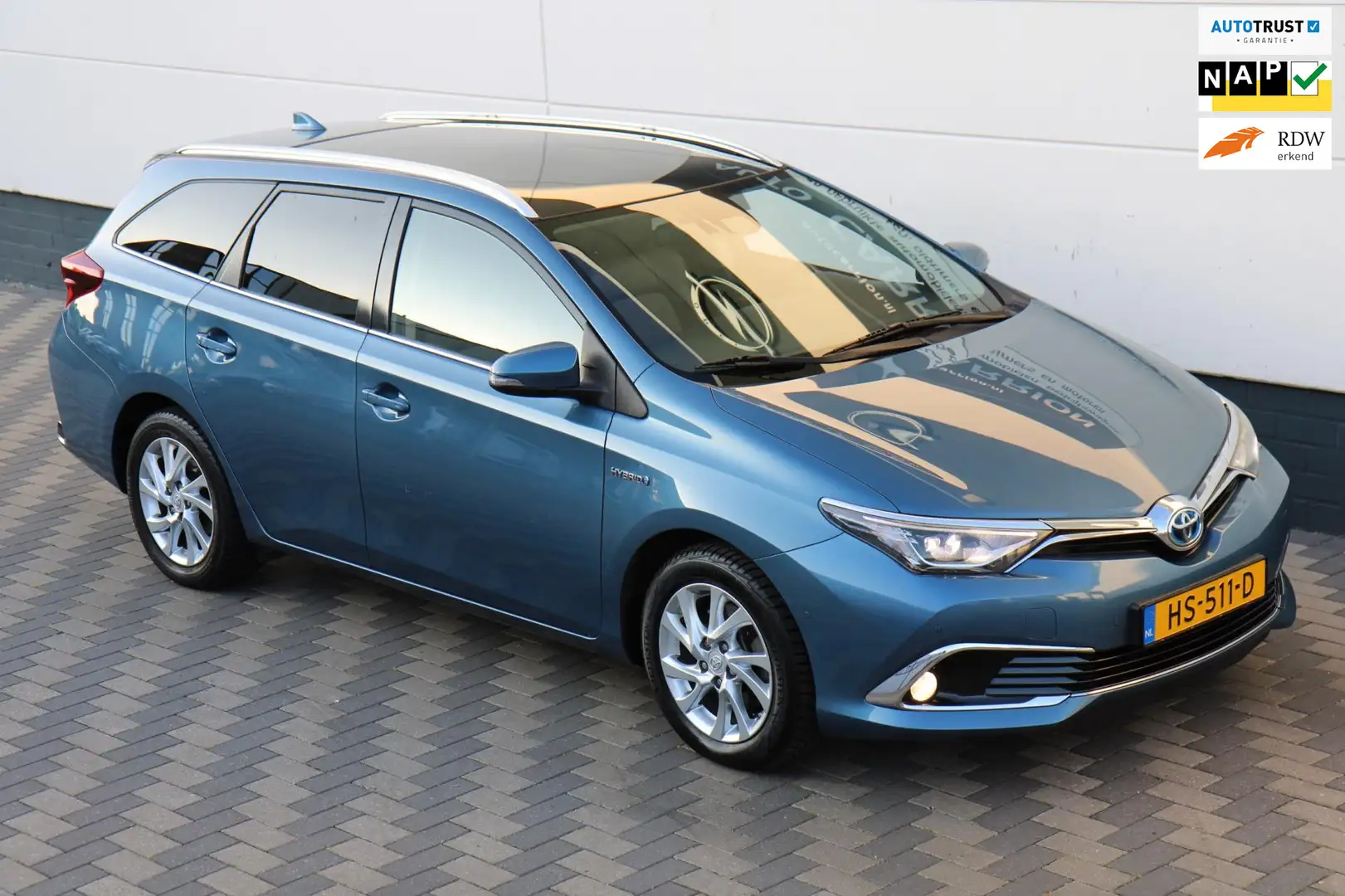 Toyota Auris Touring Sports 1.8 Hybrid Pano Navi Camera NAP!! Blauw - 1