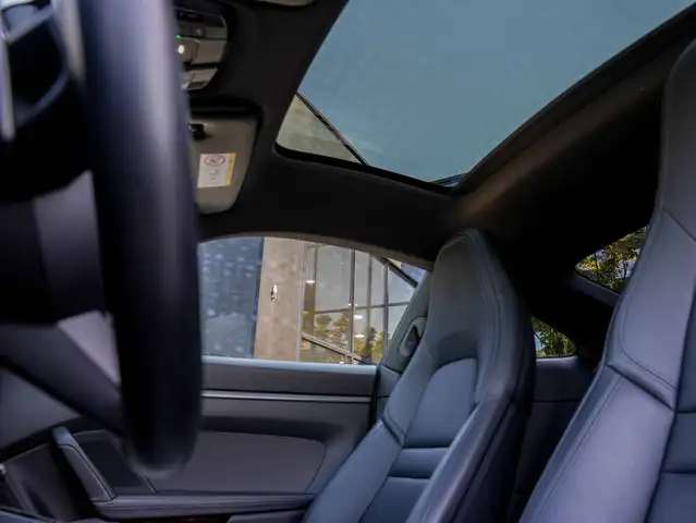 Porsche 911 view 8