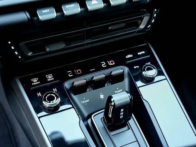 Porsche 911 view 14
