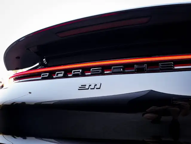 Porsche 911 view 6