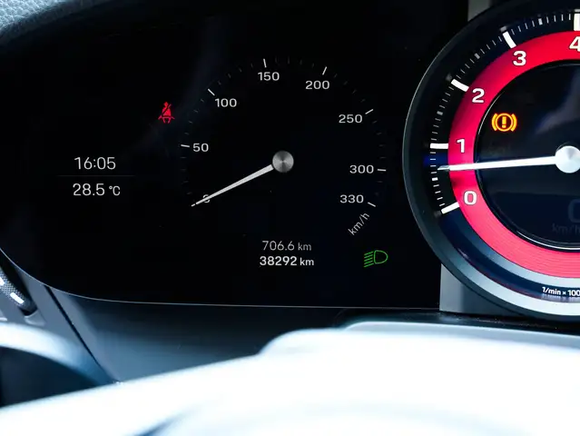 Porsche 911 view 11