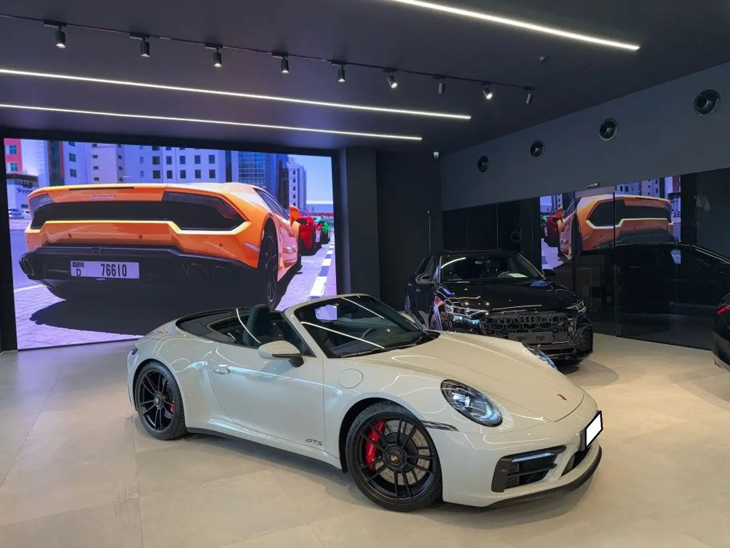 Porsche 911 Carrera 4 GTS Cabriolet Gris - 1
