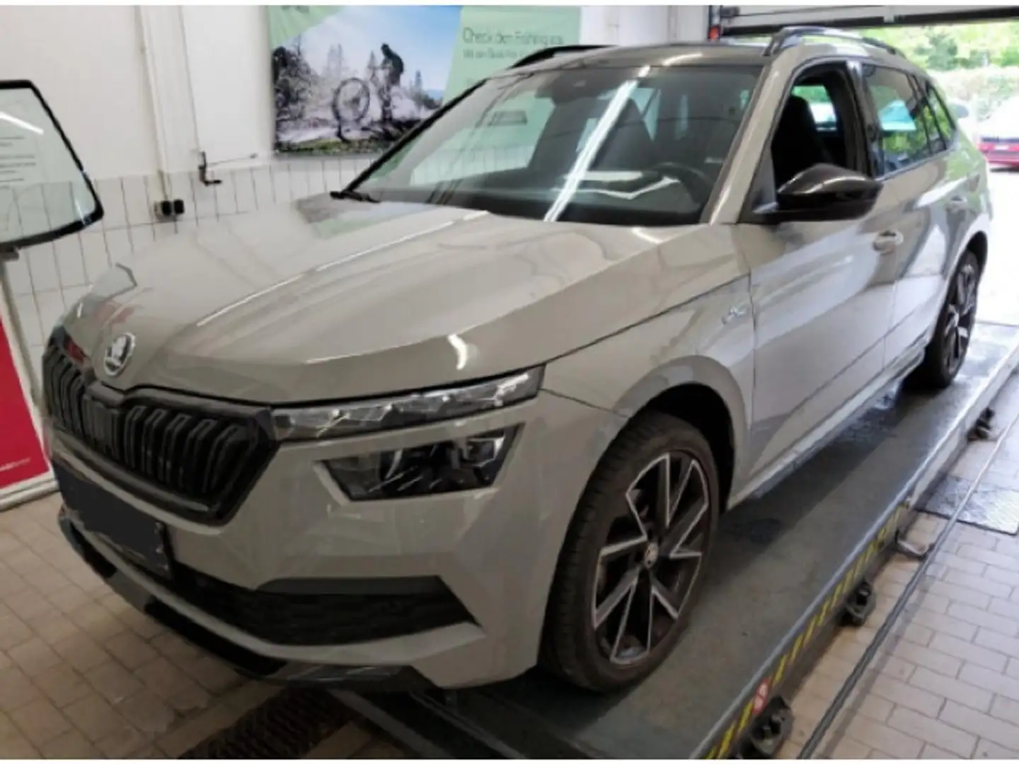 Skoda Kamiq 1.5 TSI DSG Monte Carlo AHK Navi Kamera Grau - 2