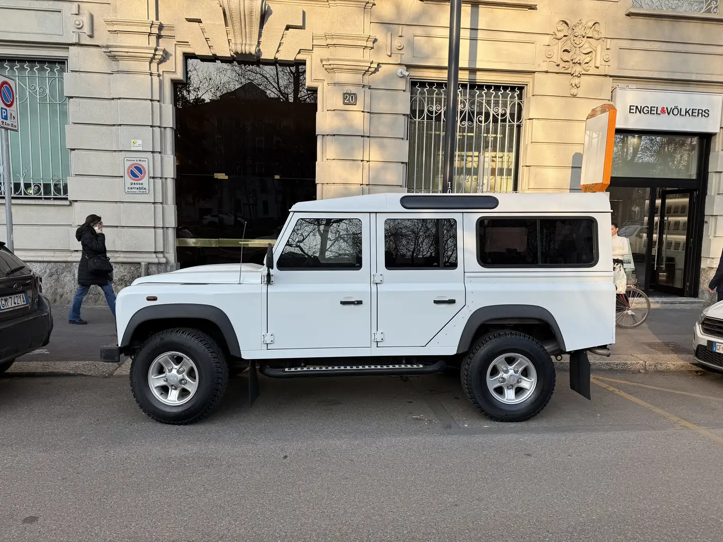 Land Rover Defender 110 2.4 td E SW - 2
