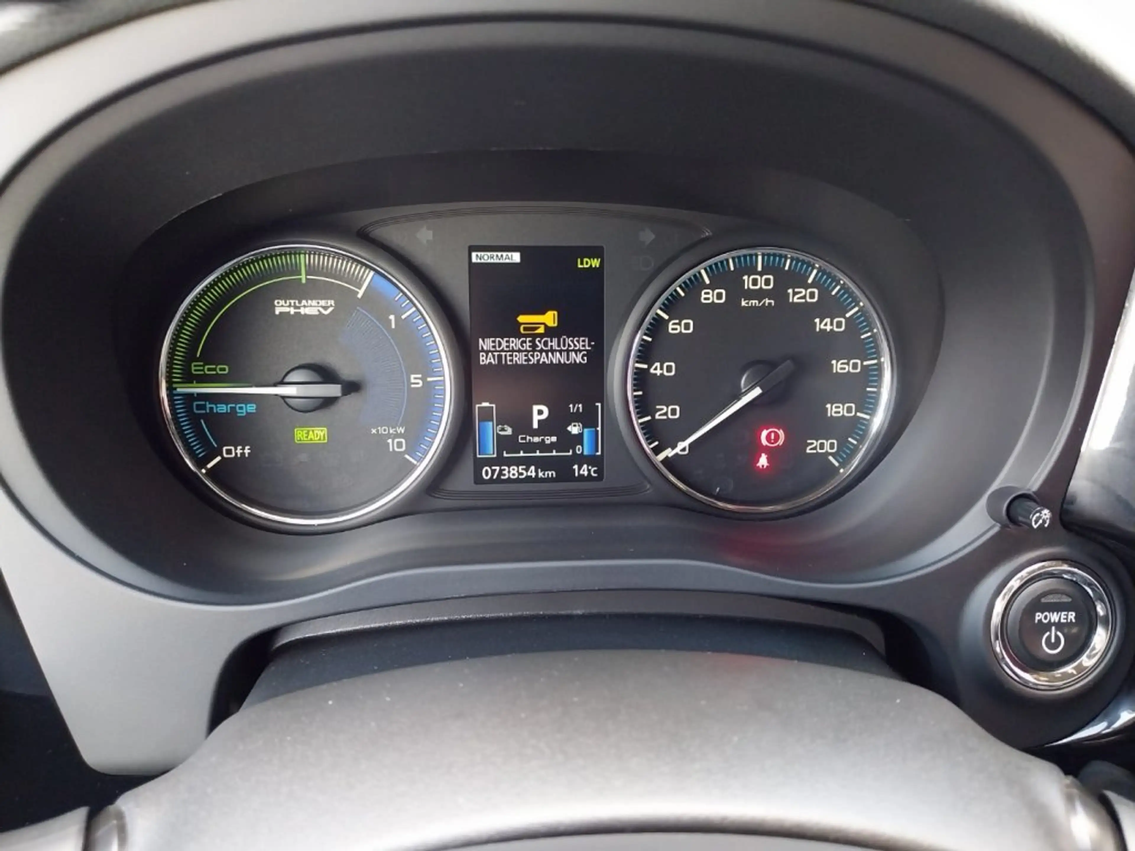Mitsubishi Outlander PHEV 2,4 4WD Intense — photo 14