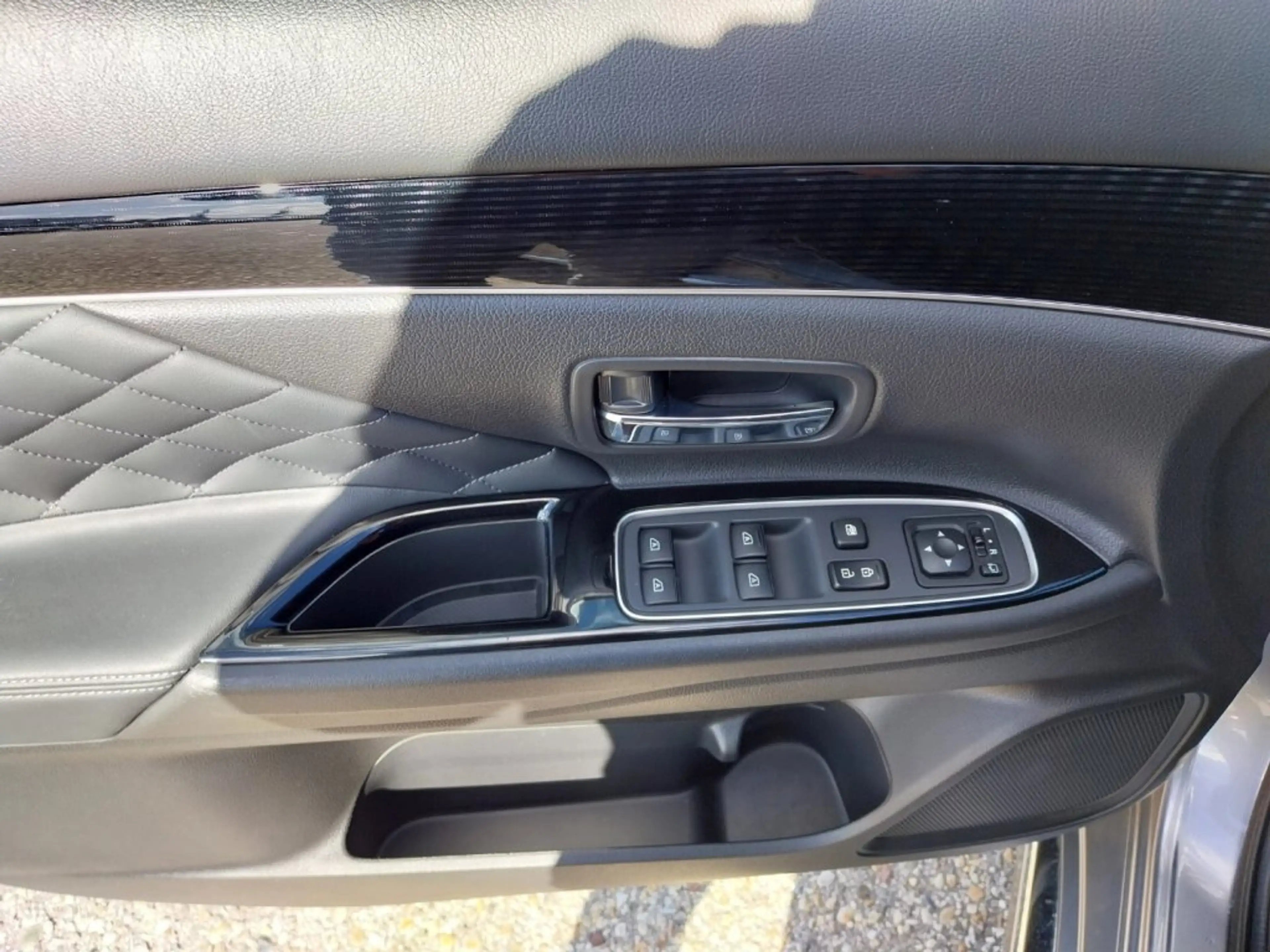 Mitsubishi Outlander PHEV 2,4 4WD Intense — photo 5