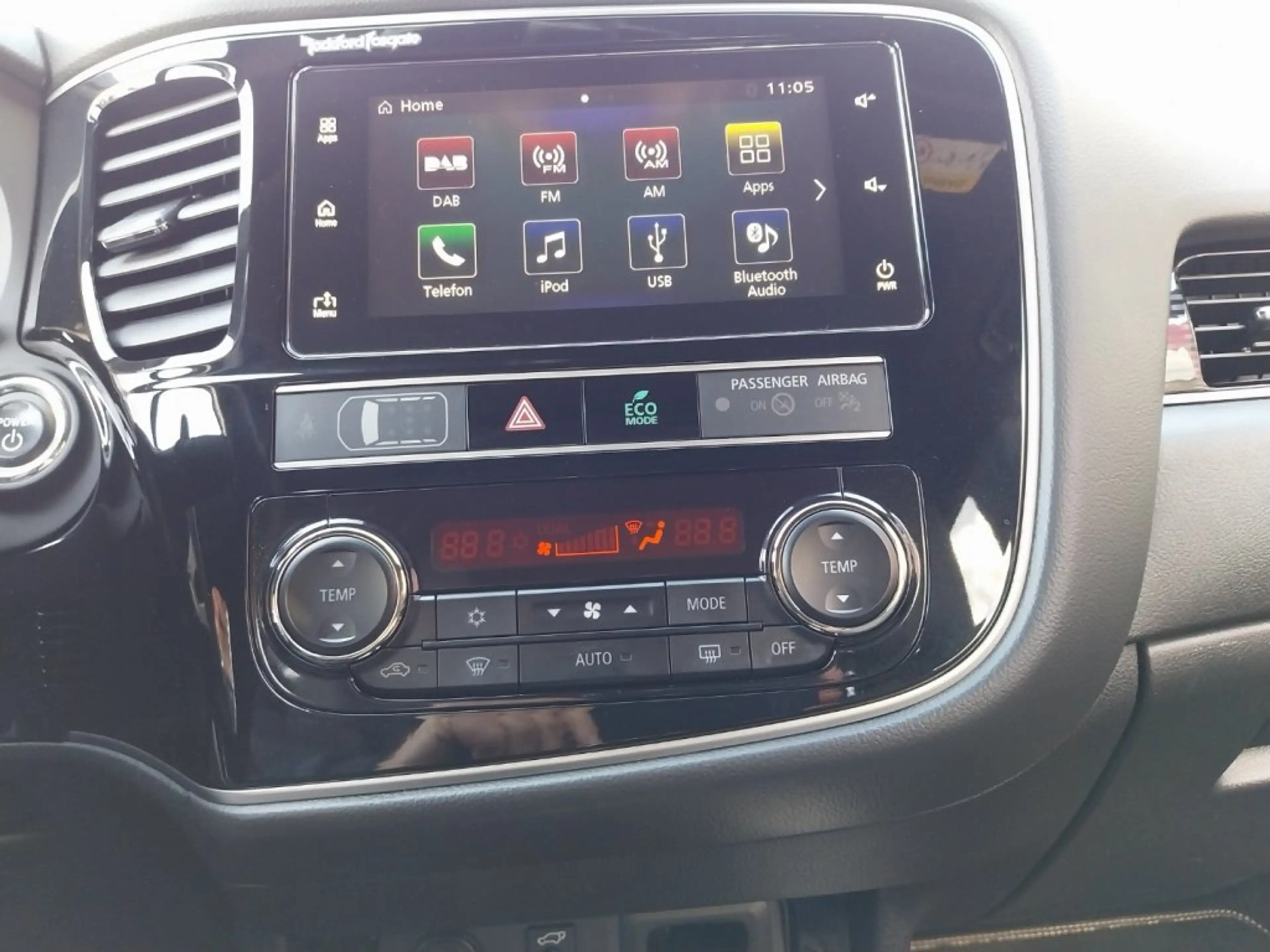Mitsubishi Outlander PHEV 2,4 4WD Intense — photo 15