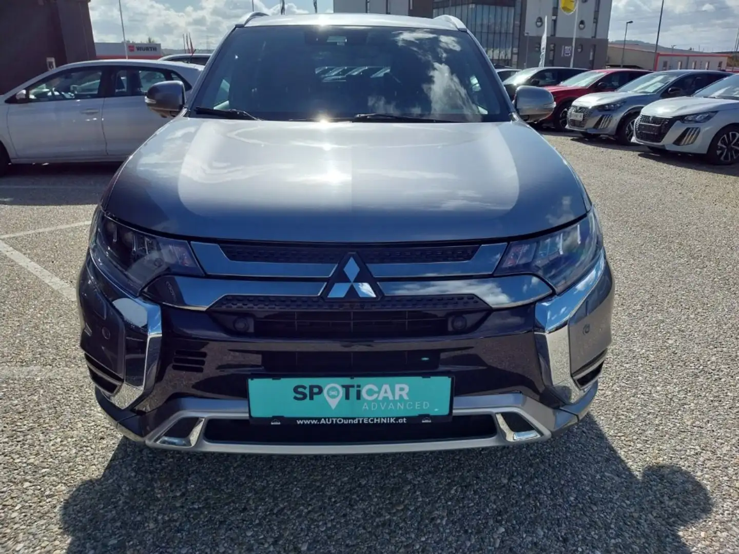 Mitsubishi Outlander PHEV 2,4 4WD Intense Silber - 2