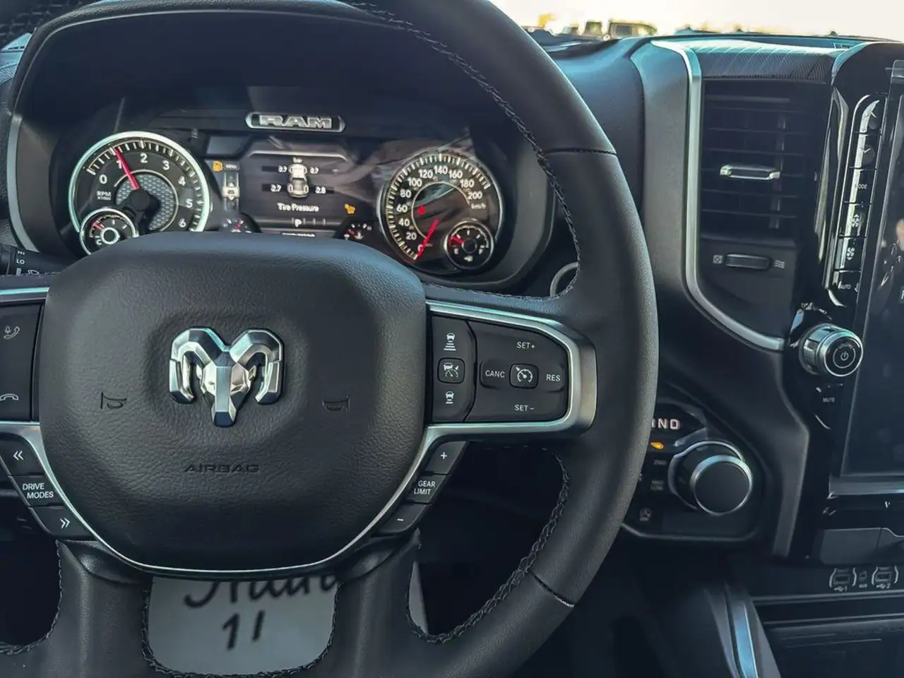 RAM 1500 снимка RAM 1500