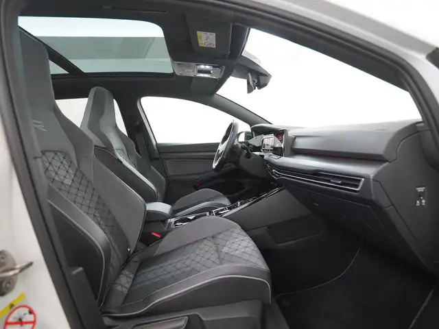 Volkswagen Golf view 3