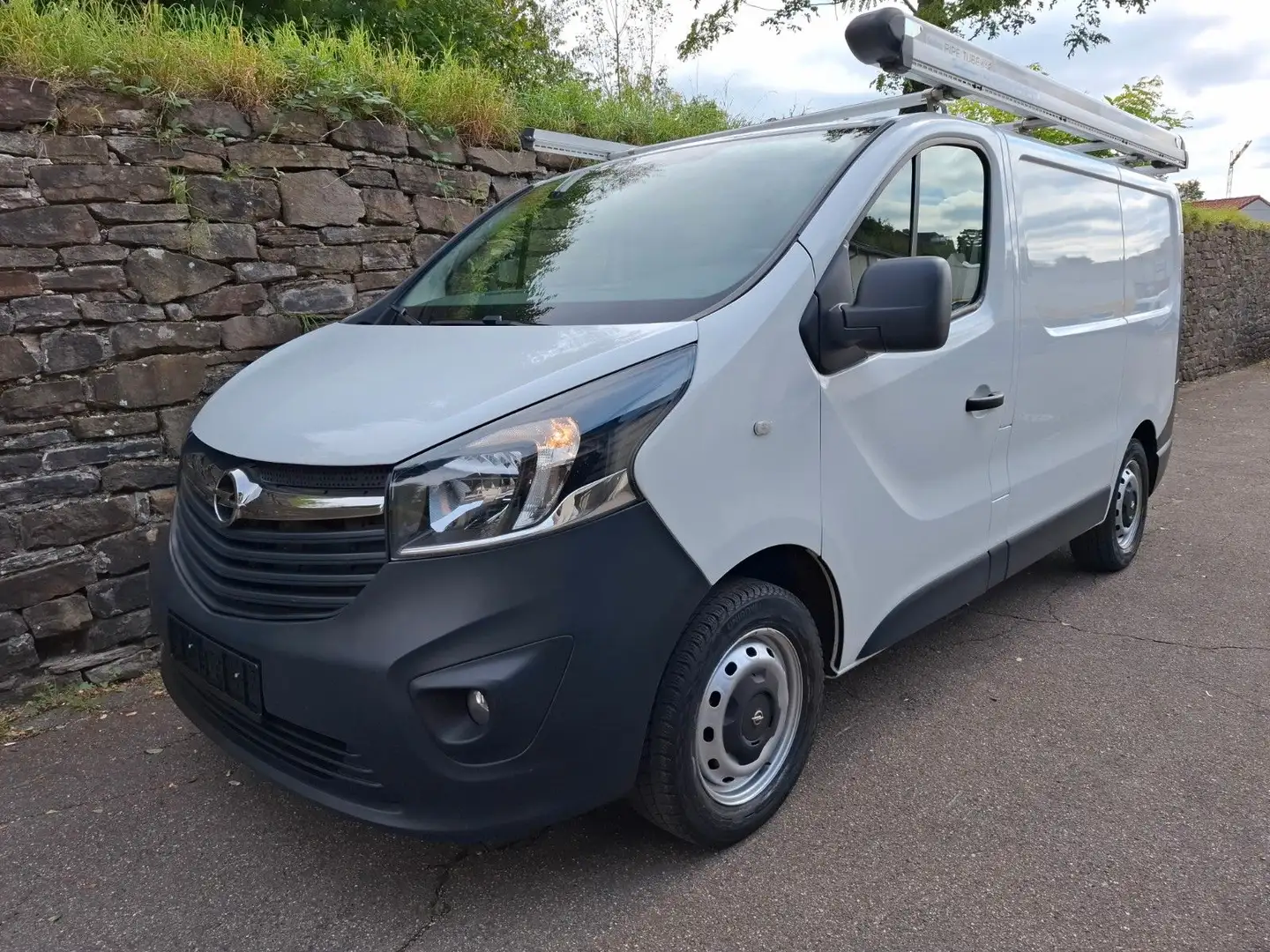 Opel Vivaro 2.9 L1H1 Kasten Navi Klima PDC Sortimo Weiß - 1