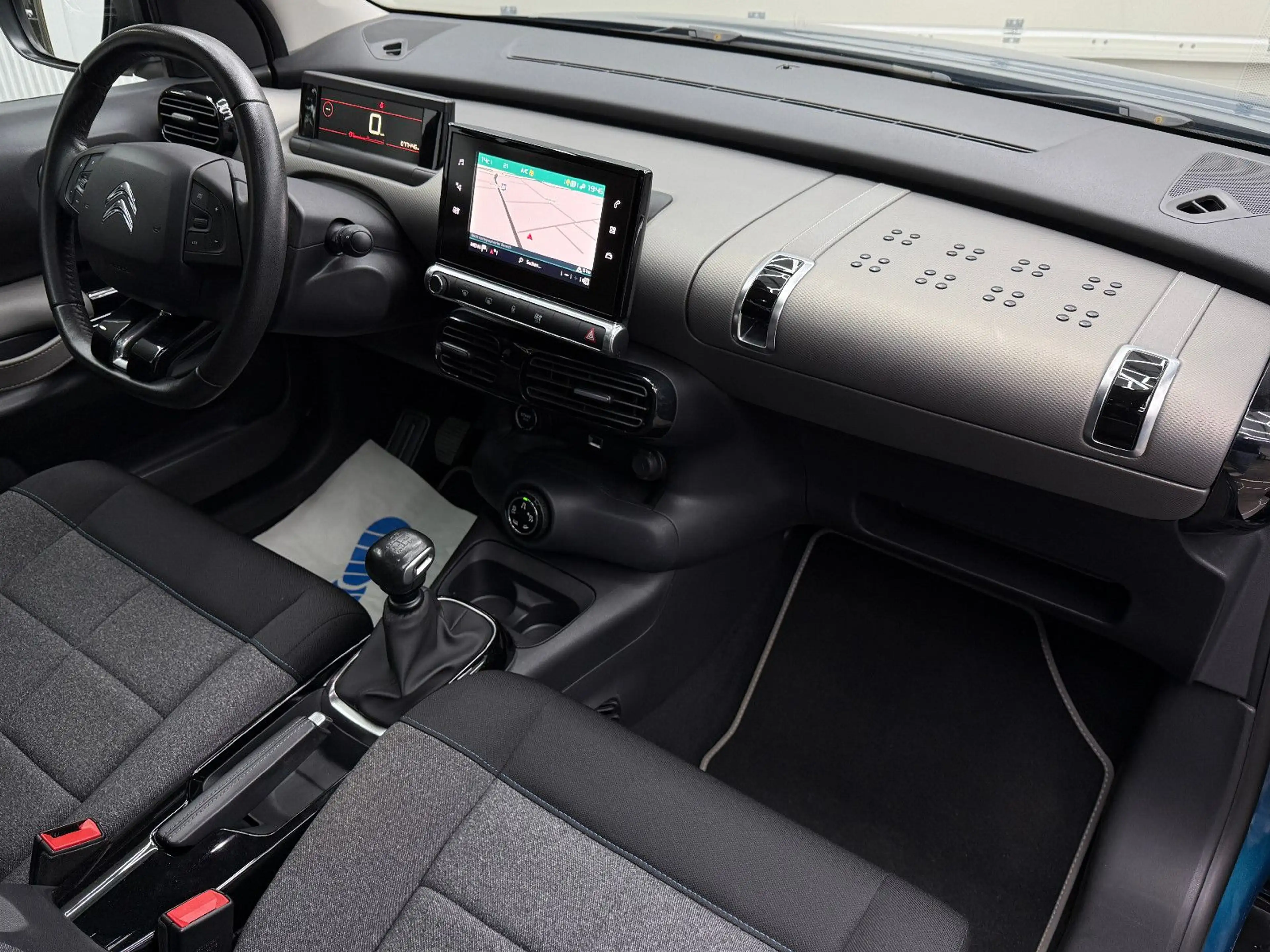 Citroen C4 Cactus 1.2 Shine 2. Hand Pano Kamera CarPlay — photo 7