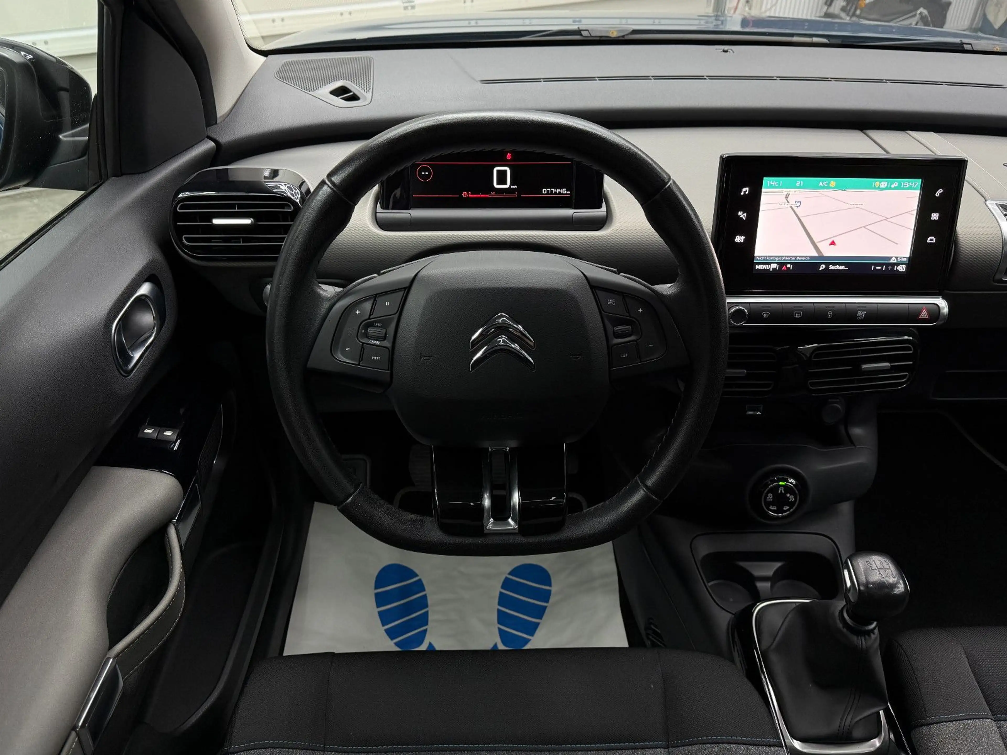 Citroen C4 Cactus 1.2 Shine 2. Hand Pano Kamera CarPlay — photo 9