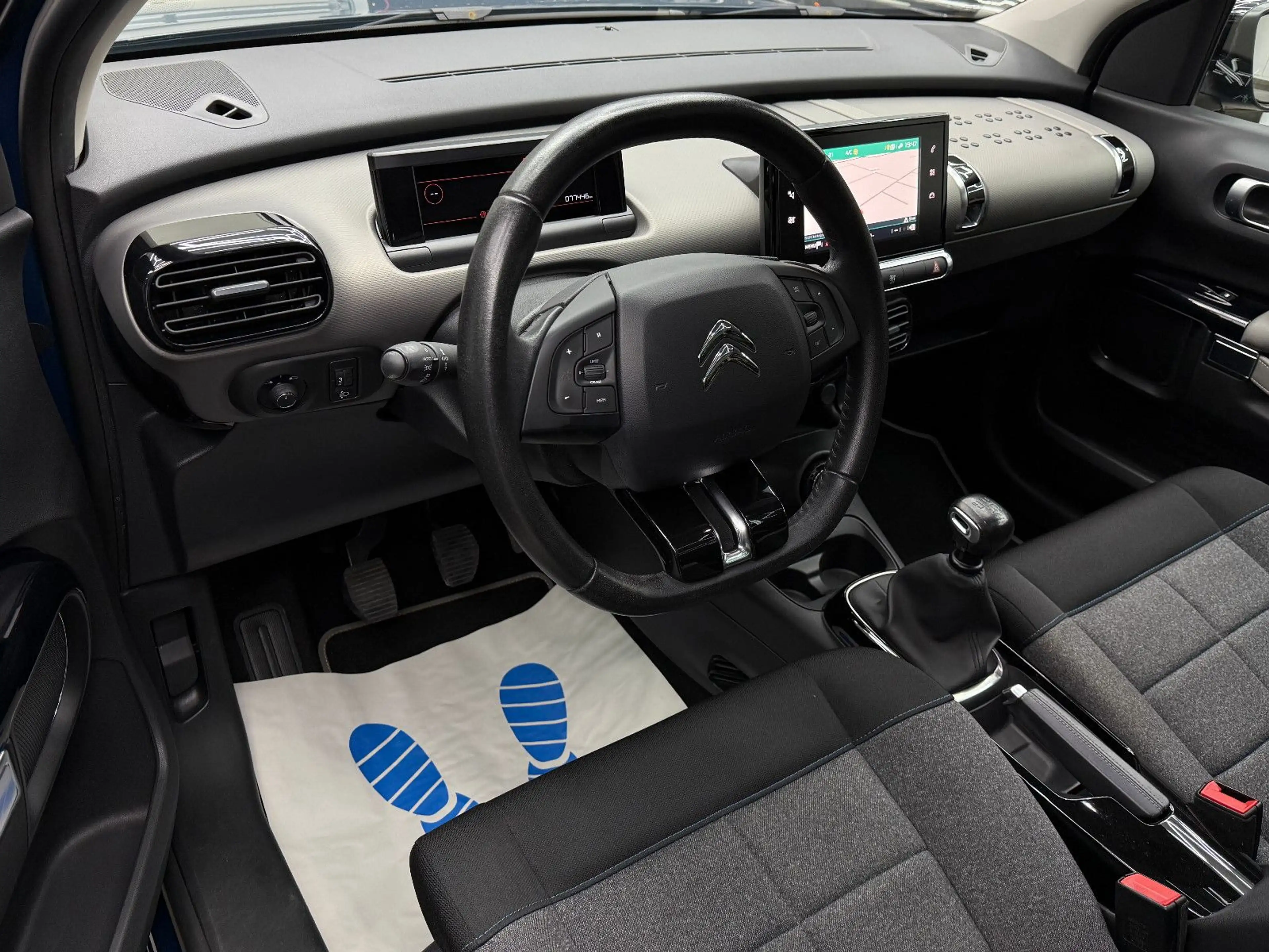 Citroen C4 Cactus 1.2 Shine 2. Hand Pano Kamera CarPlay — photo 10