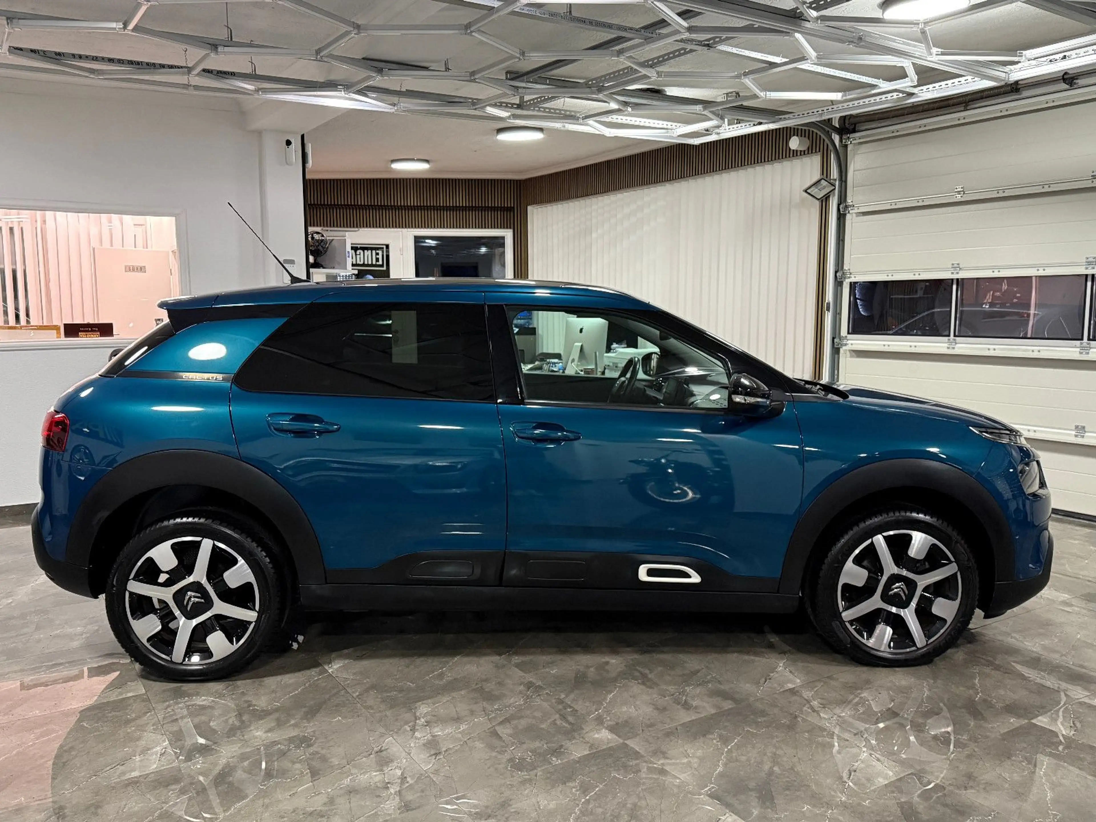 Citroen C4 Cactus 1.2 Shine 2. Hand Pano Kamera CarPlay — photo 5