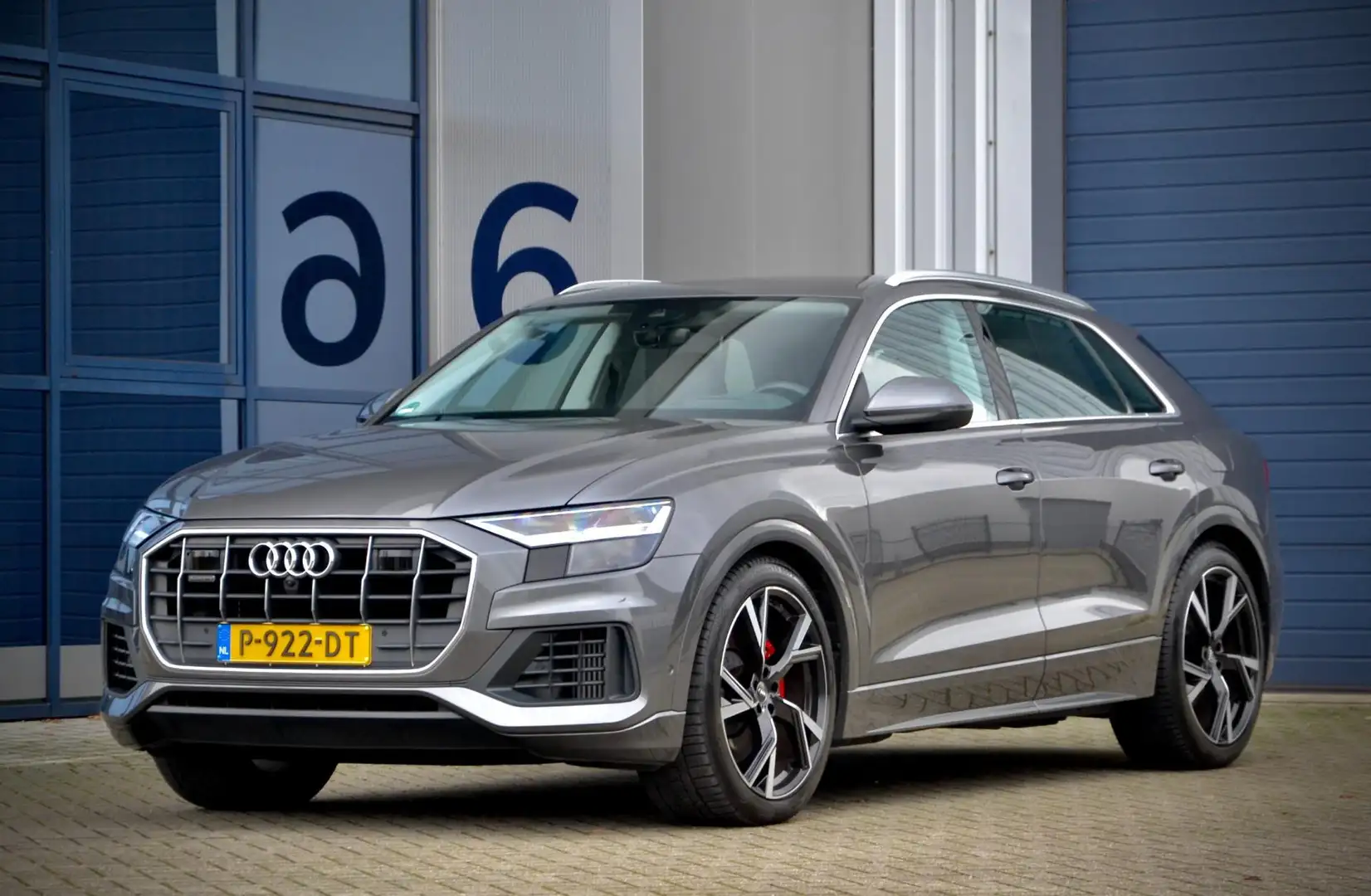 Audi Q8 55 TFSI e Quattro / NL Auto / 1e Eig. / Luchtverin Grijs - 1