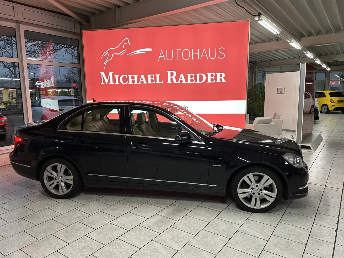 Mercedes-Benz C 350 3.5 V6 CGI KAT C 350 4 Matic Xenon Navi SHZ Noir - 1