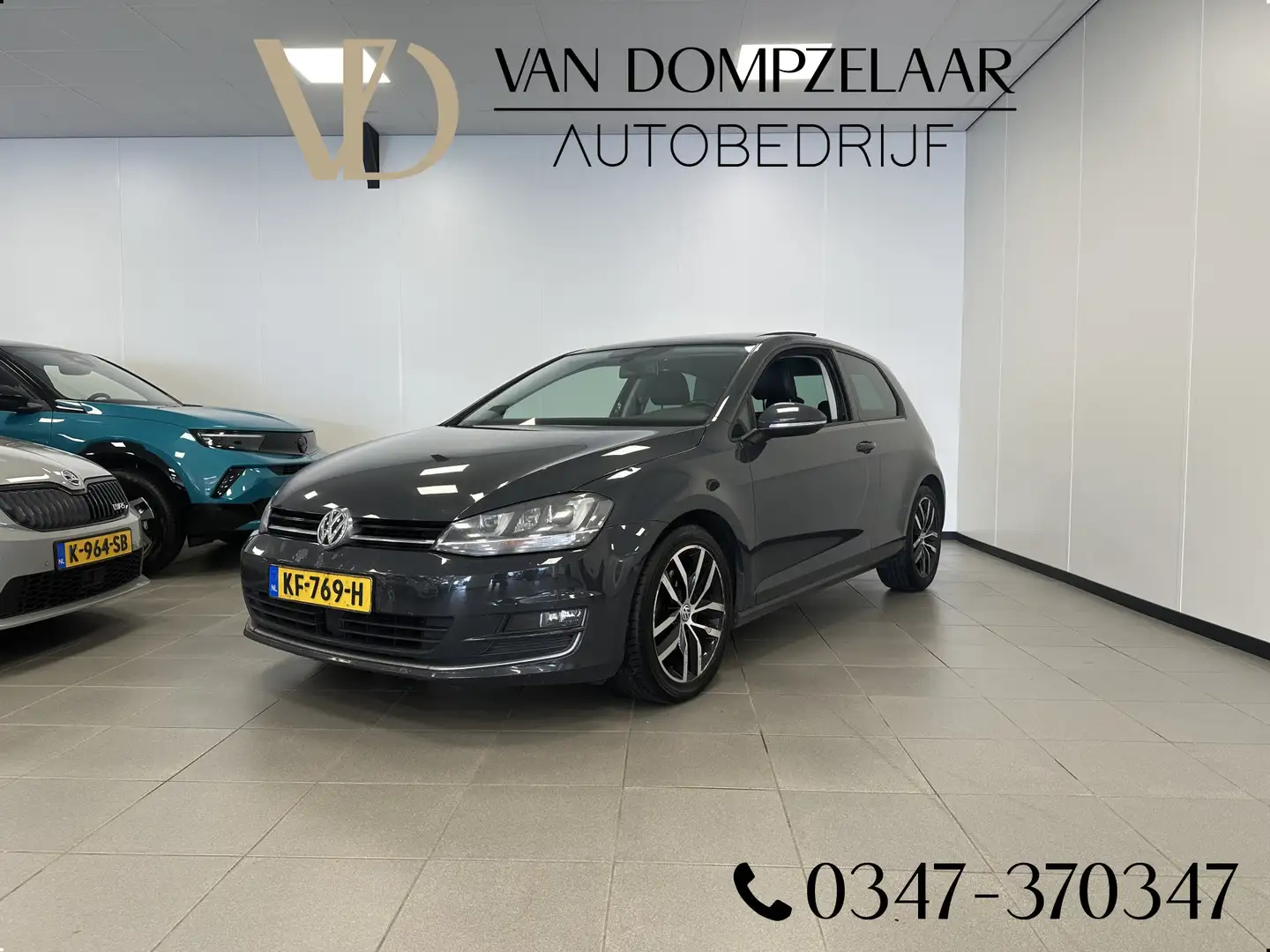 Volkswagen Golf 2.0 TDI Highline 150PK / AUTOMAAT / PANODAK / VOLL Grijs - 1