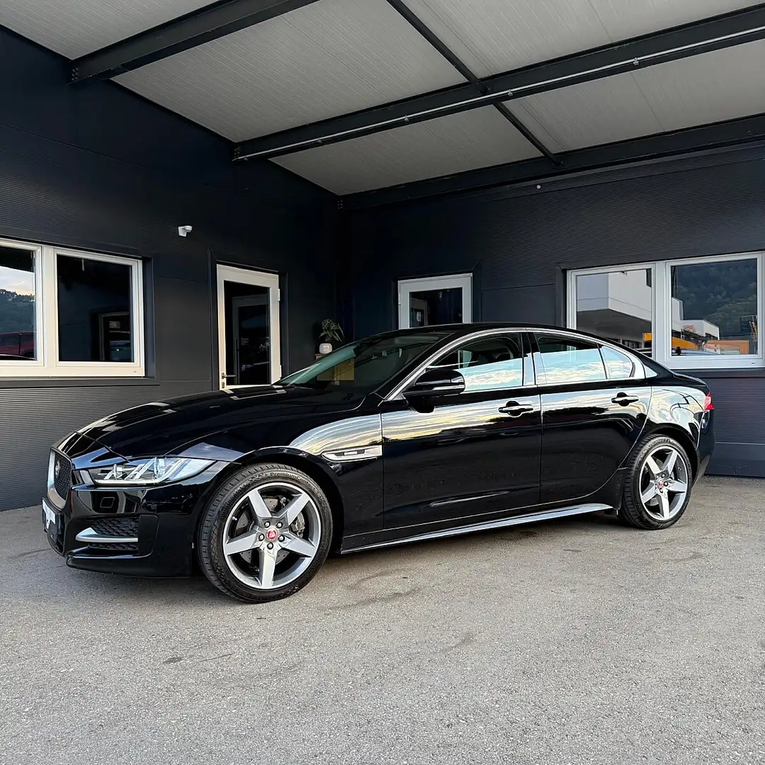 Jaguar XE 20d R-Sport AWD Aut. Schwarz - 2