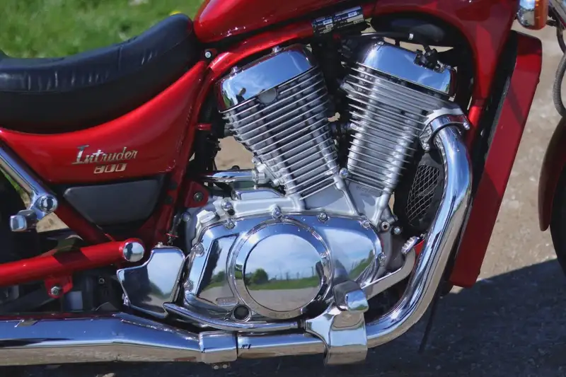 Suzuki VS 800 - foto 2