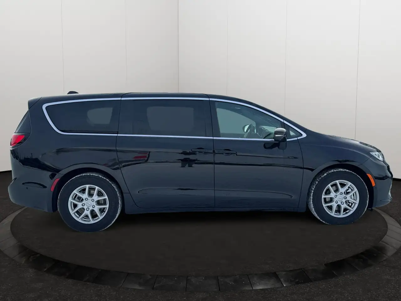 Chrysler Pacifica photo Chrysler Pacifica