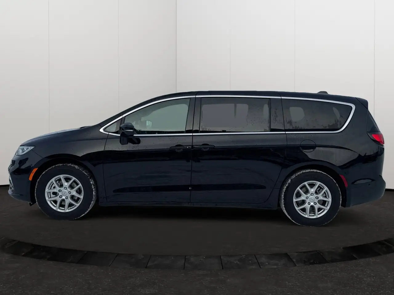 Chrysler Pacifica photo Chrysler Pacifica