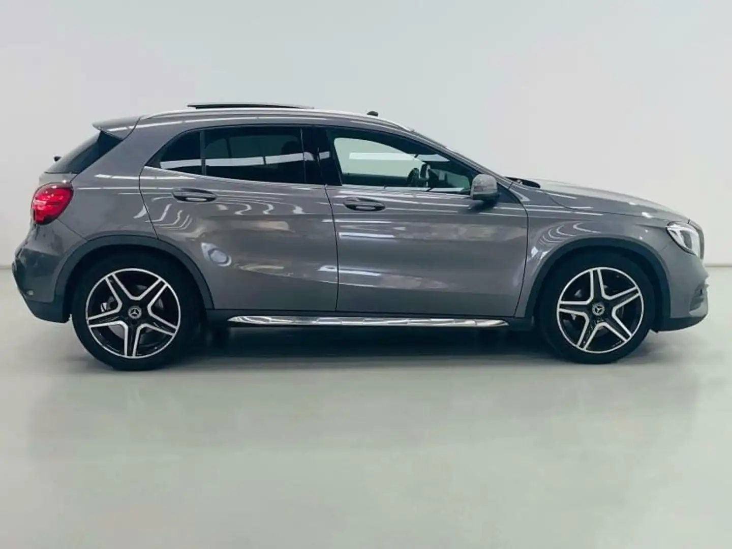 Mercedes-Benz GLA 220 220d 4Matic 8G-DCT Gris - 1