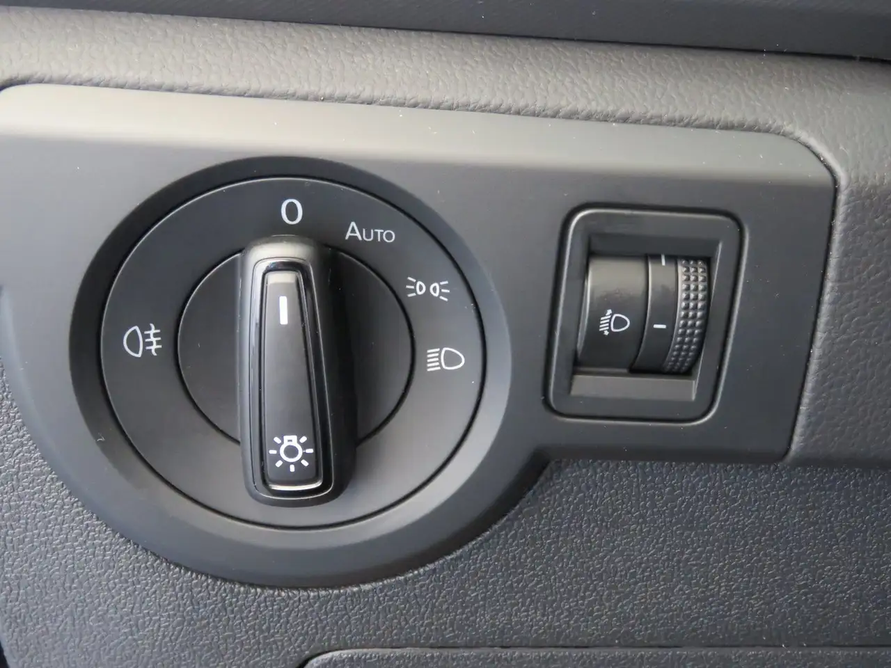 Volkswagen T-Cross 4Me TSI 9