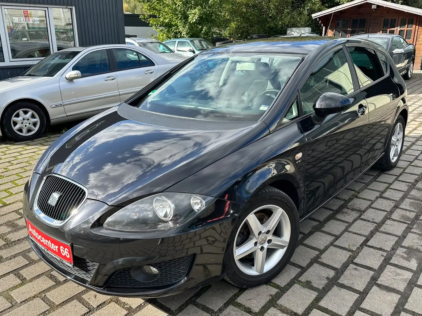 SEAT Leon Reference*KLIMA*TÜV NEU*2.HAND*TEMPO*PDC Schwarz - 1
